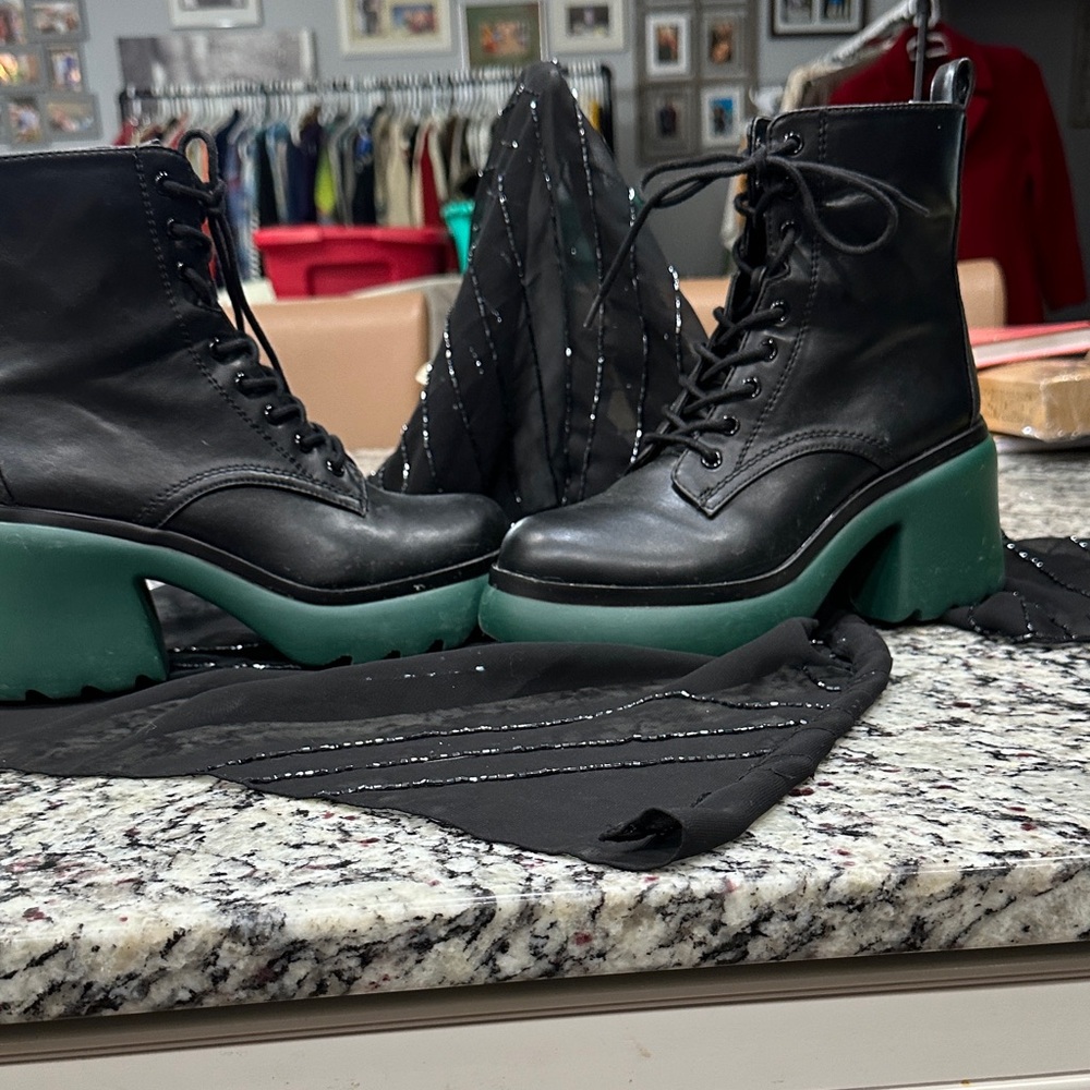 Bar III Black and Green Womens Boots